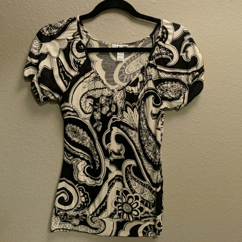 H&M Short Sleeve V-neck Top